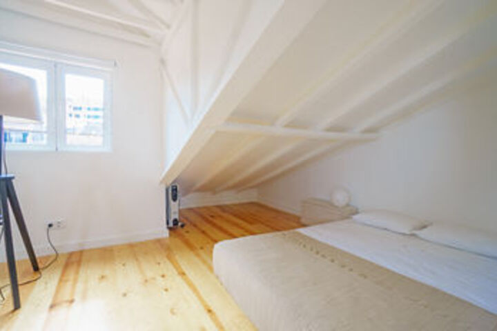Room 28 of 147