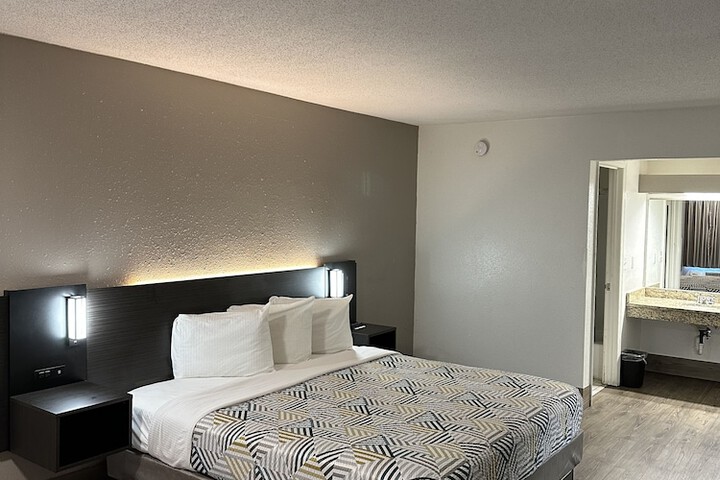 King Room Disability Accessible (9 of 27)