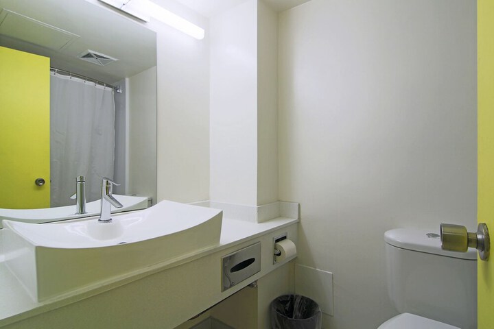 Room 28 of 31