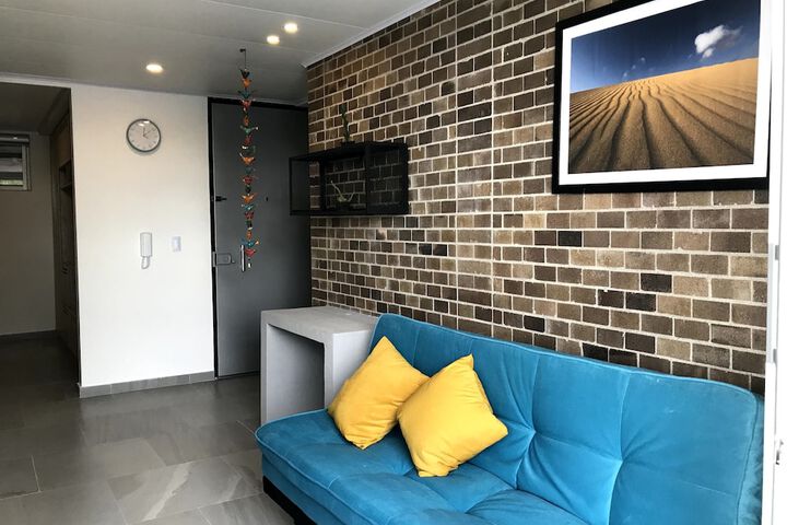 Room 5 of 10