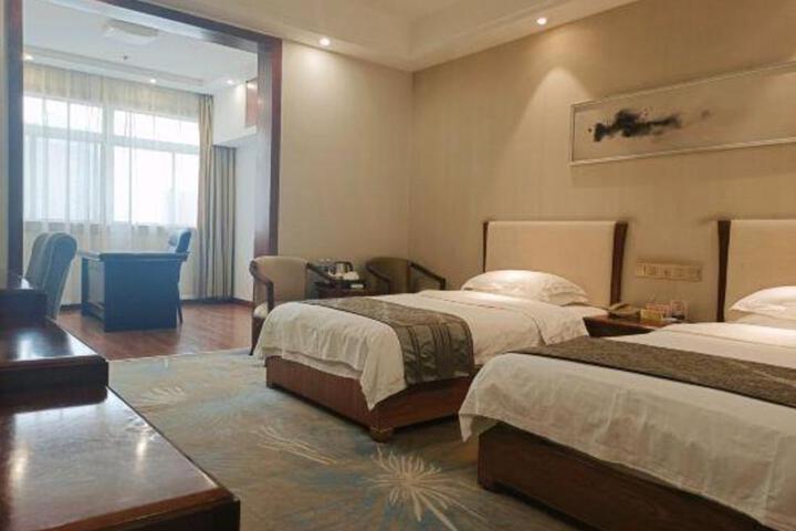 Liaoyuan Business Hotel