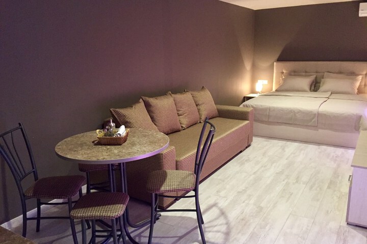 Room 5 of 33