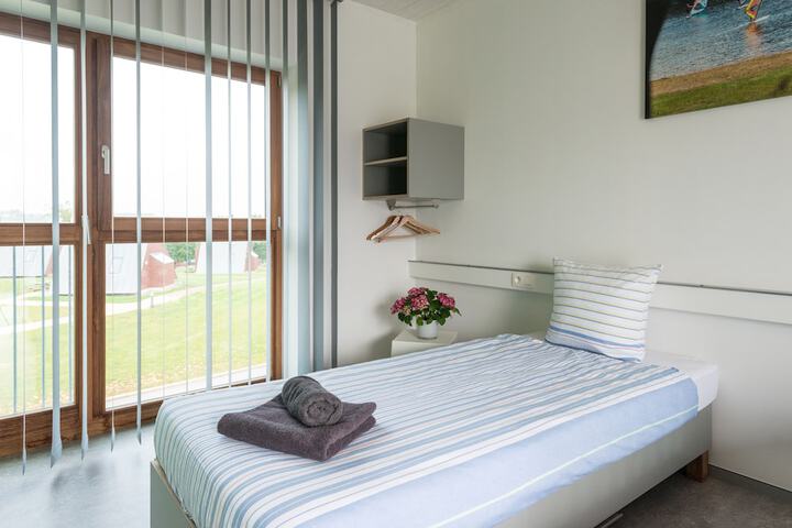 Room 3 of 80