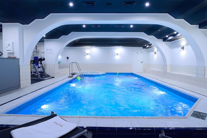Hotel with Pool