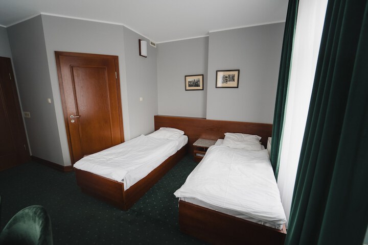 Room 4 of 24