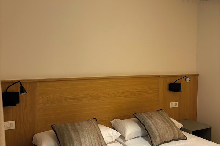 Room 10 of 32