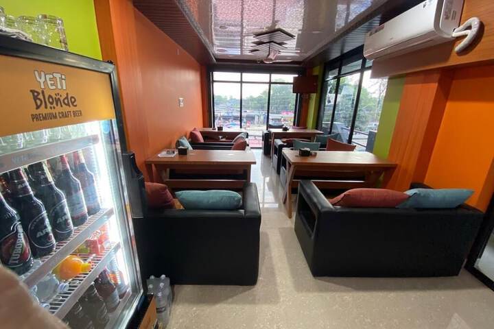 Lounge 6 of 6