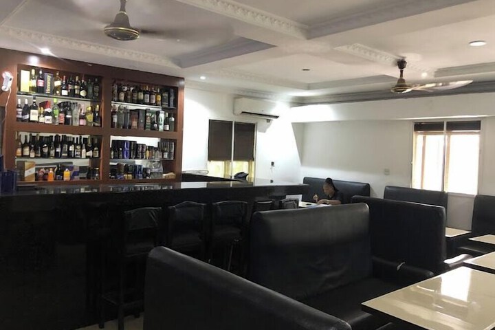 Lounge 47 of 49