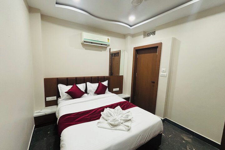 Room 12 of 26