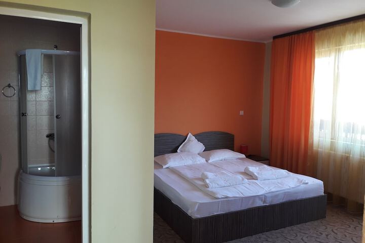Room 3 of 62