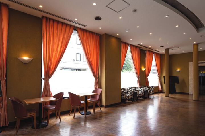 Entrance & Lobby