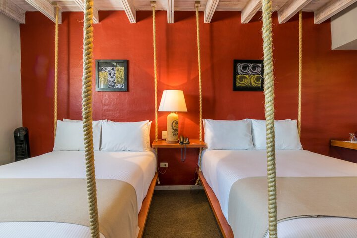 Room 13 of 28