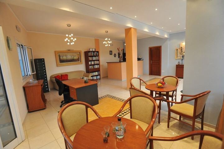 Entrance & Lobby