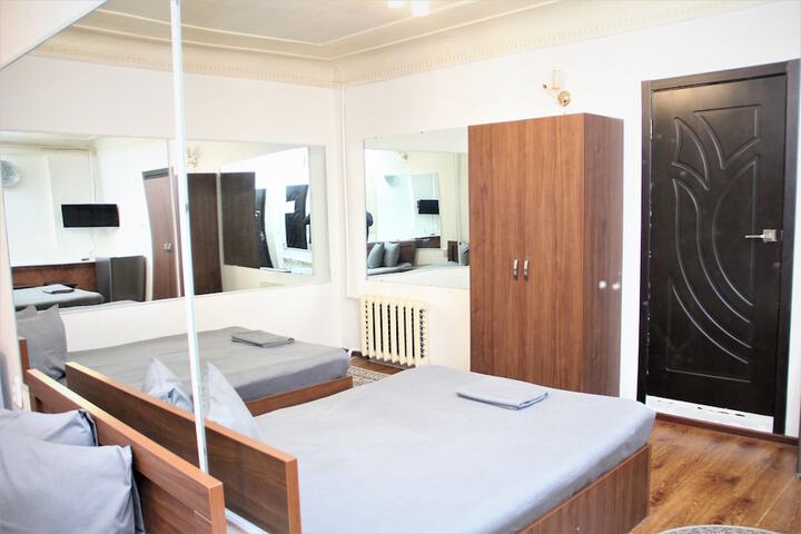 Room 10 of 32