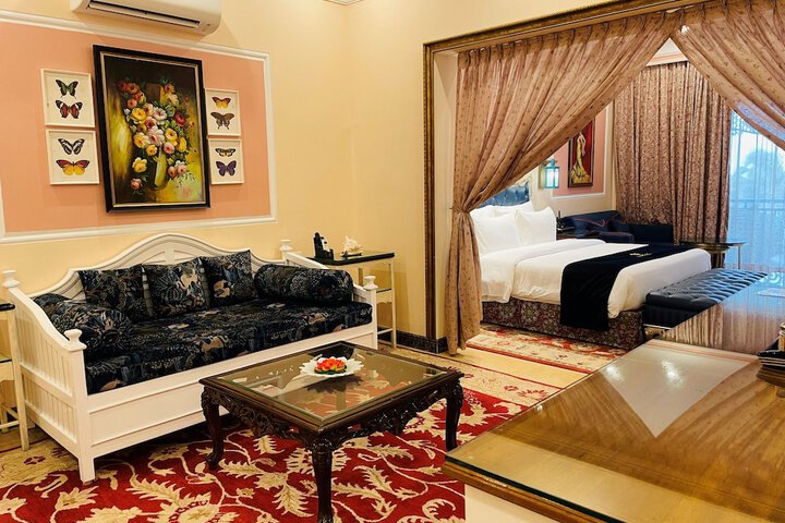 Room 5 of 124