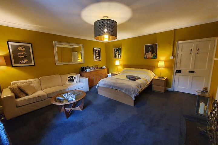 Room 6 of 24