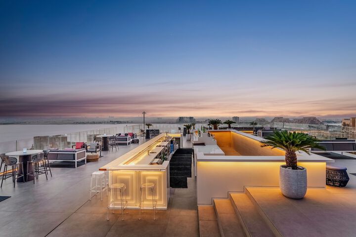 Lounge 185 of 259