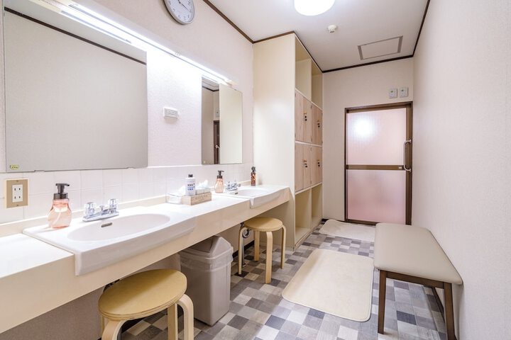 Room 32 of 56