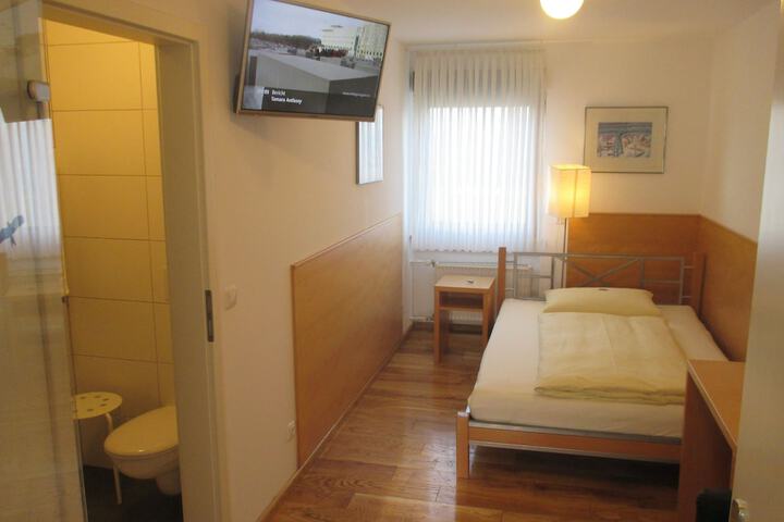 Room 8 of 34