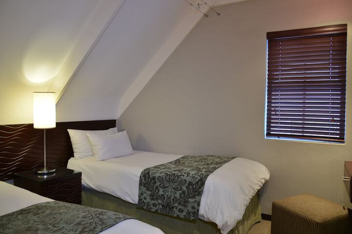 Room 10 of 77