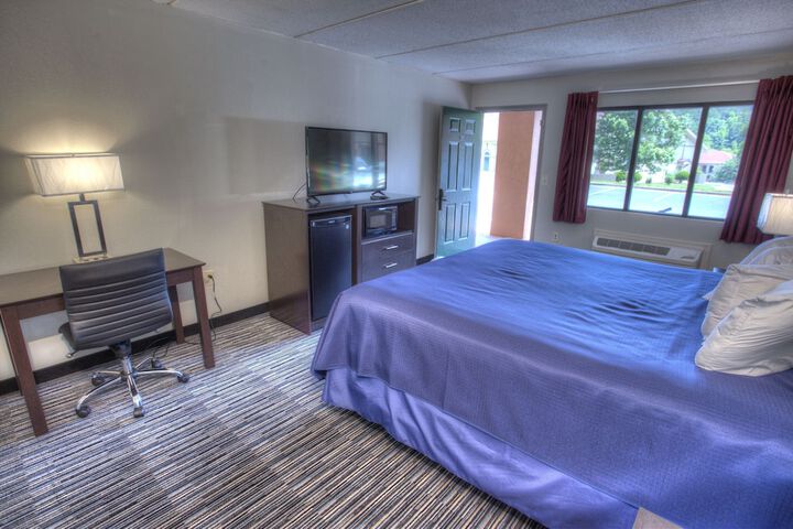 1 King Bed (17 of 19)