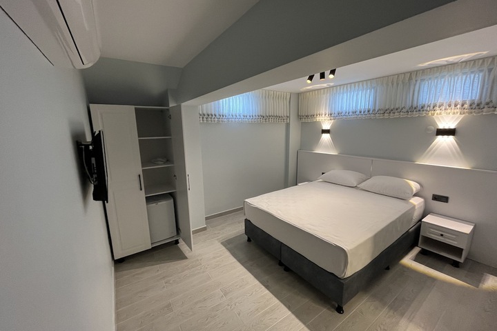 Room 2 of 46