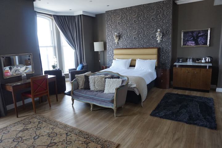 Room 13 of 95