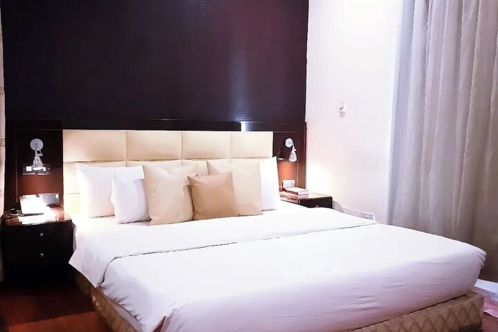 Room 9 of 27