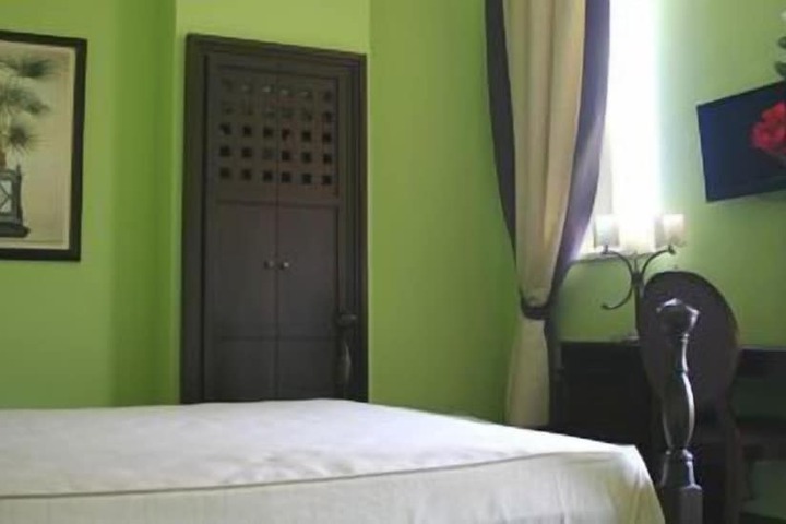 Room 11 of 35