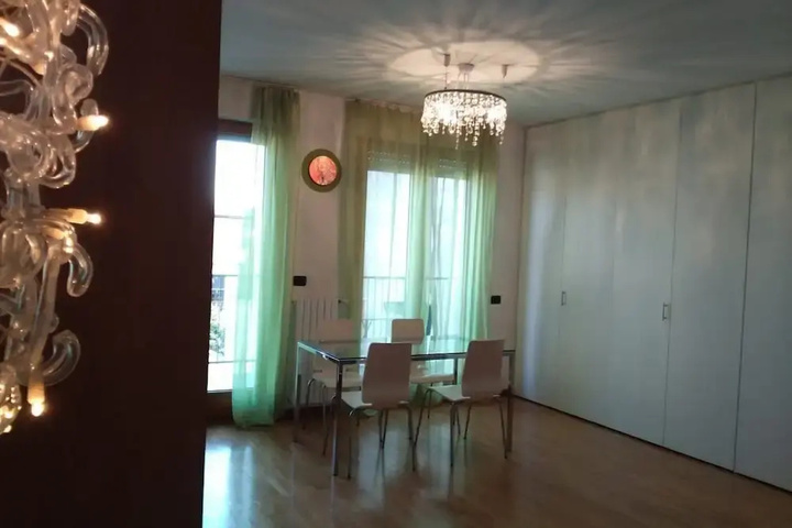 Room 11 of 12