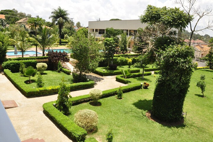 Hotel Exterior 20 of 23