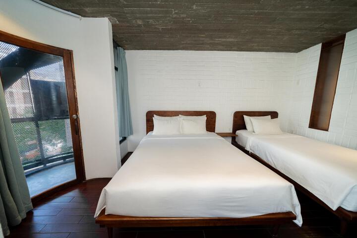 Room 51 of 89