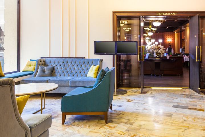 Entrance & Lobby