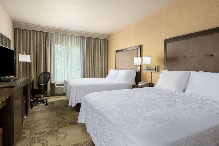 2 Queen Beds (1 of 9)