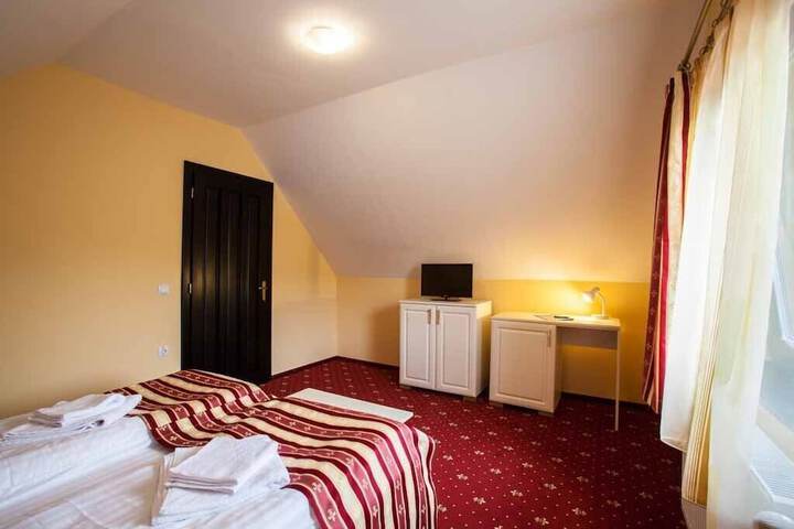 Room 4 of 24