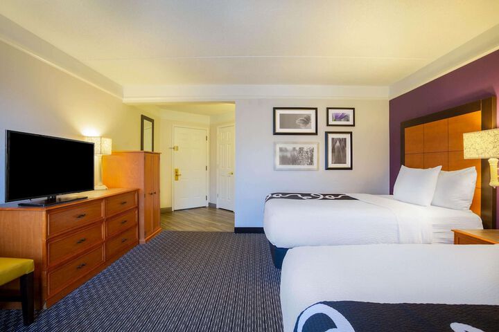 2 Double Beds Accessible Mobility Hearing Impaired Accessible (1 of 10)