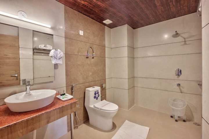 Room 10 of 29
