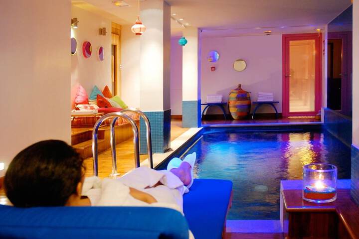 Hotel Pool