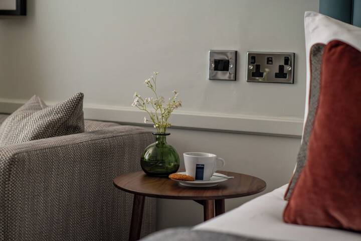 Room 3 of 52