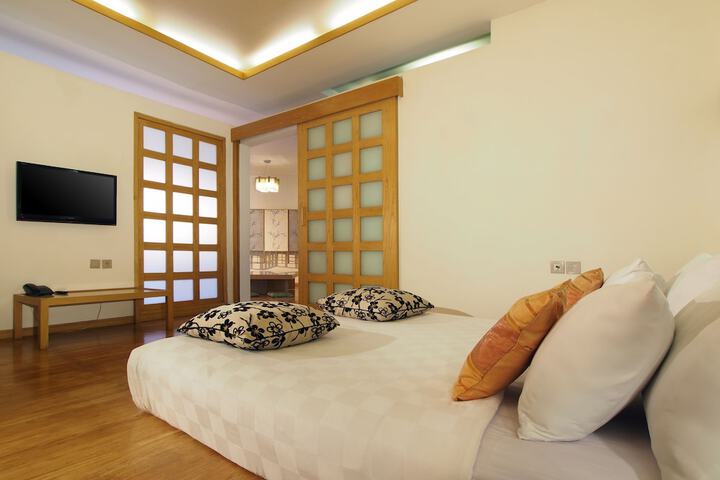 Room 5 of 18