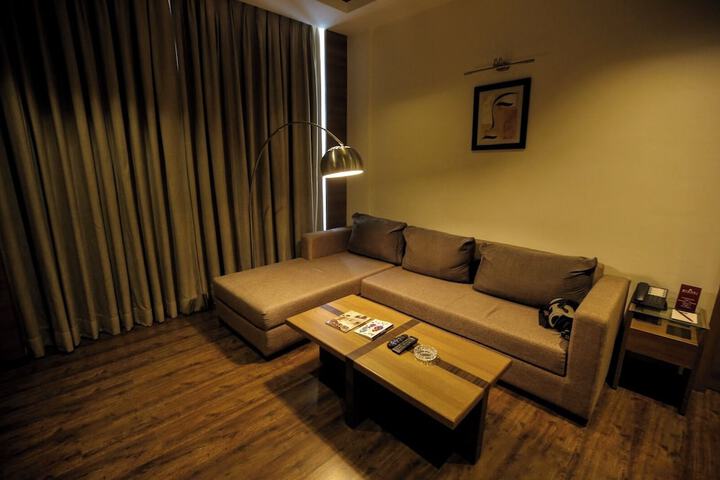 Room 12 of 16