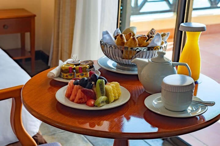 Breakfast/Coffee Service 93 of 142