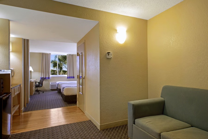 La Quinta Inn &  Suites by Wyndham Sunrise in Fort Lauderdale, FL