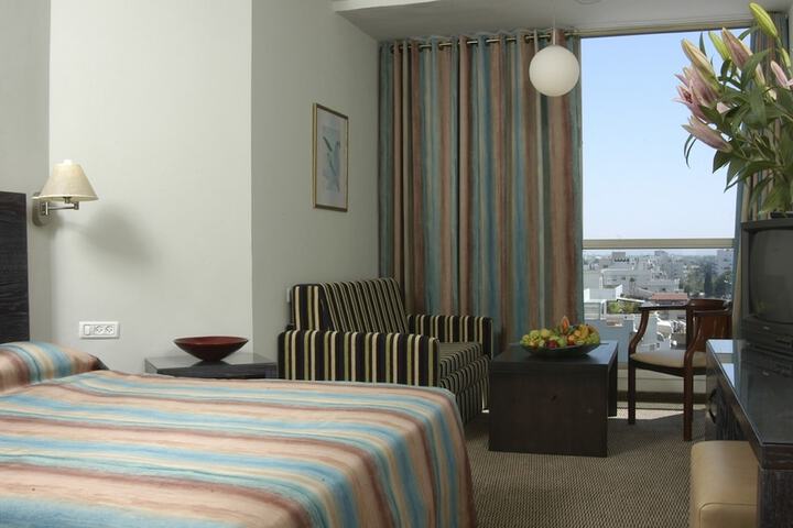 Room 17 of 56