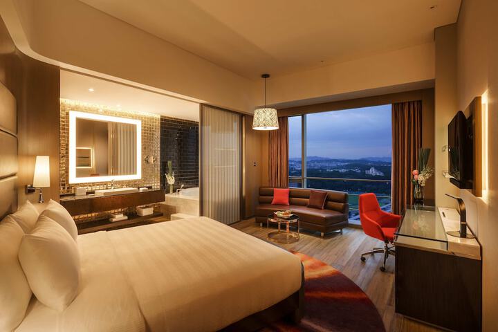 Room 18 of 90
