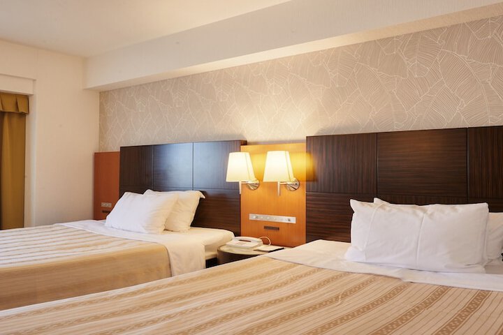 Room 32 of 102
