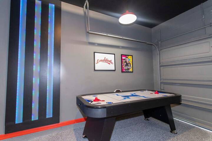 Room 53 of 81