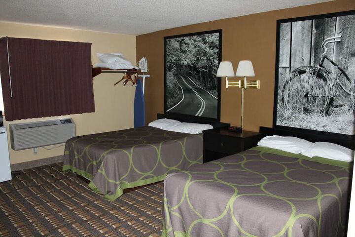 2 Queen Beds (3 of 3)
