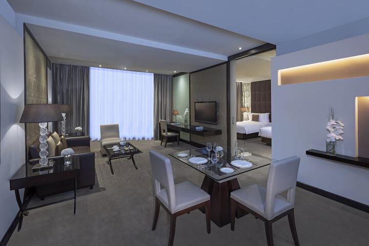 Room 53 of 168