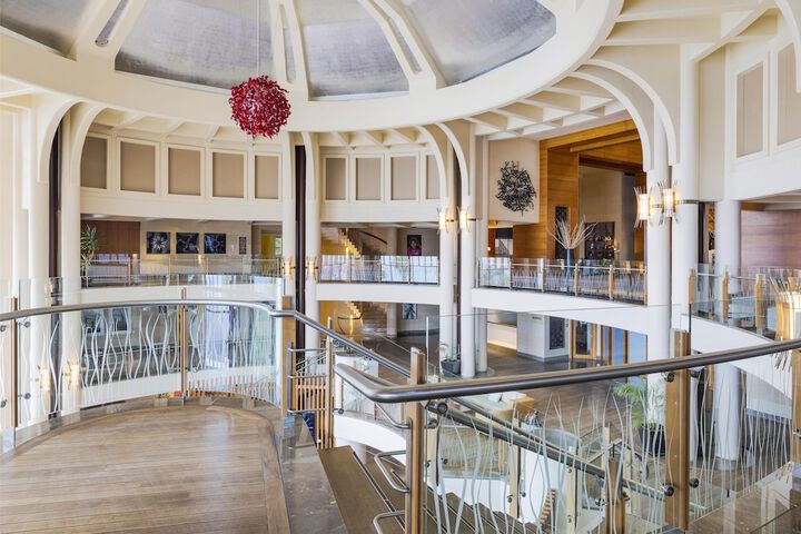 Entrance & Lobby